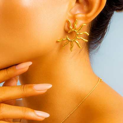Solura Solflare Earrings in Yellow Gold on Model